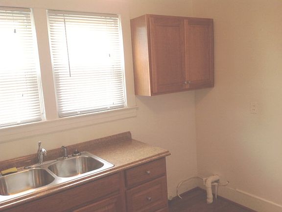 3rd image of 124 Clement Ave