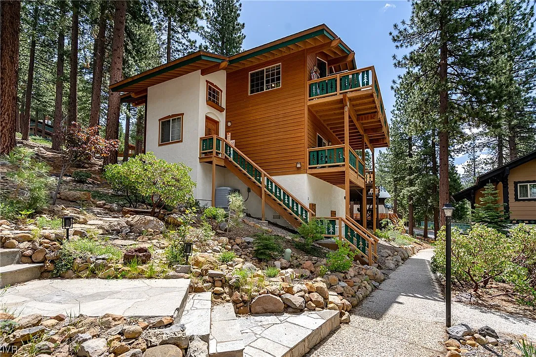 1038 Lucerne Way photo 1