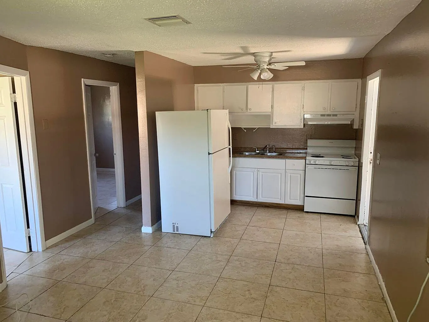 2 bed, 1.0 bath, 1344 sqft, $1,750 — Photo 3