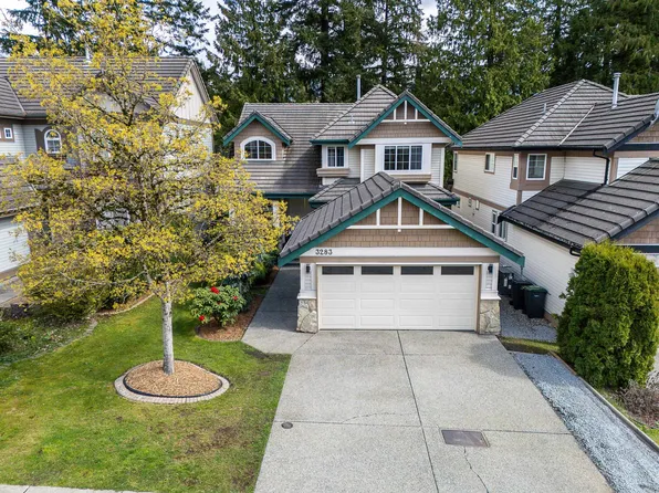 3283 Chartwell Grn, Coquitlam, BC V3E 3M9