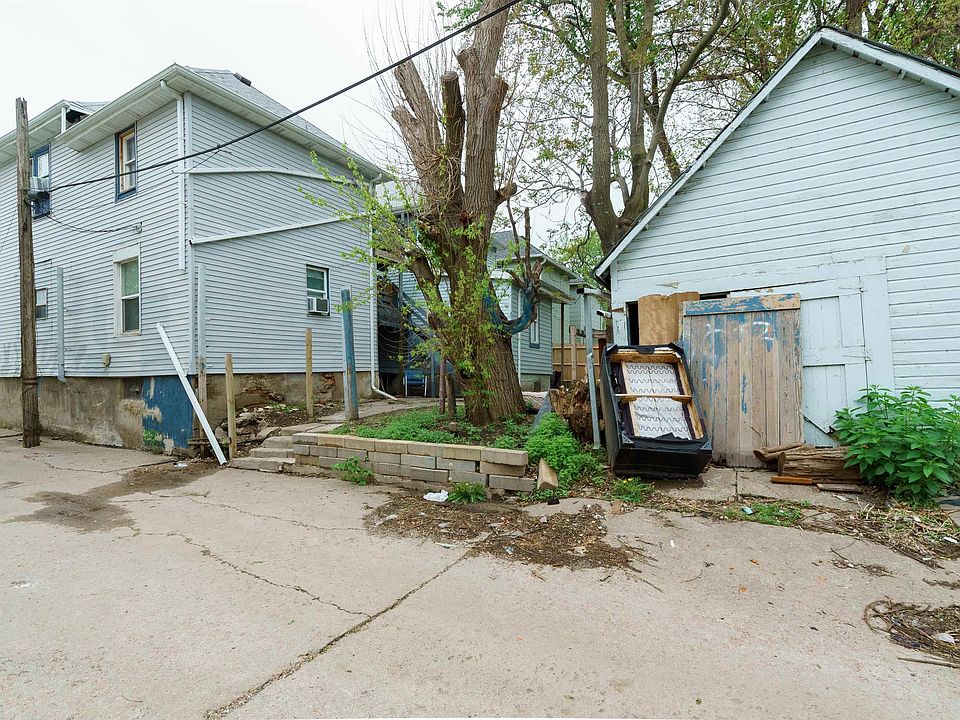2nd image of 909-11 12th St