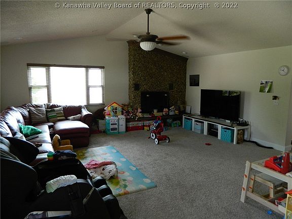 3rd image of 6253 Fairview Dr