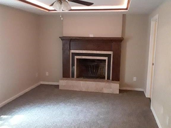 4th image of 111 N 6th St