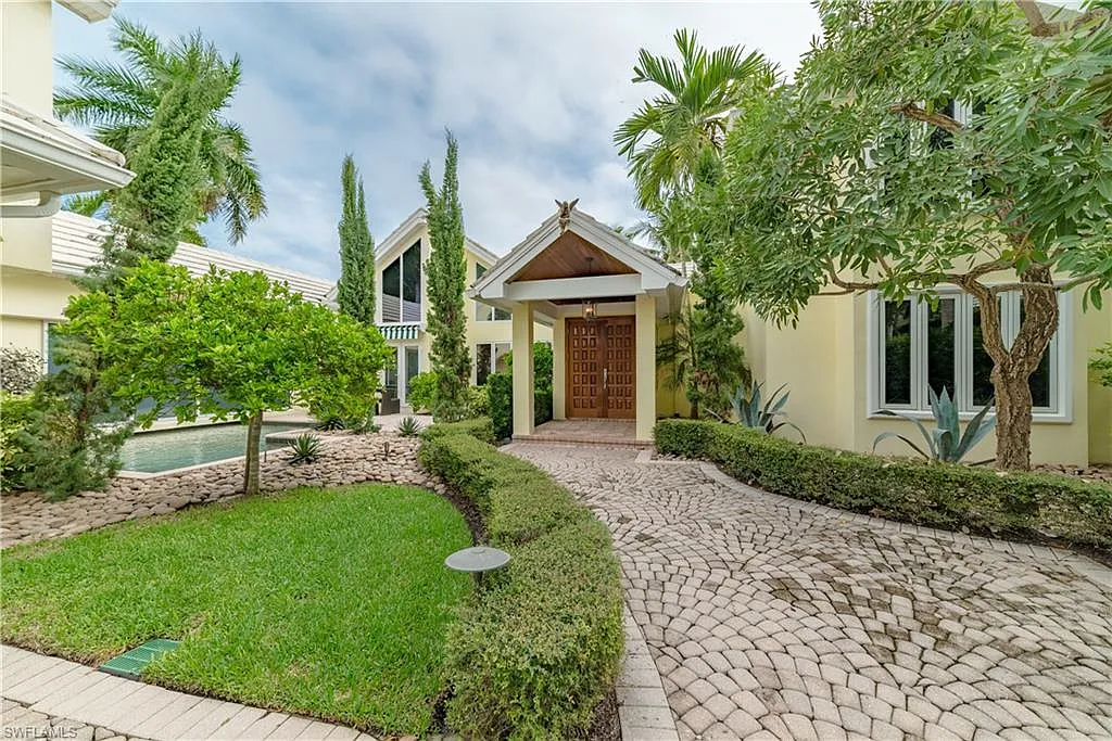 5 bed, 4.5 bath, 4400 sqft, $49,000 — Photo 2