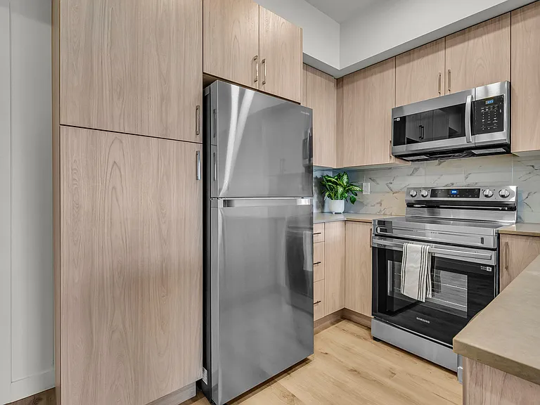 835 Saint Albert Trl — Photo 23