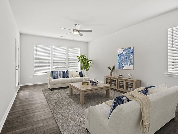 5th image of 19 Gervais Cir