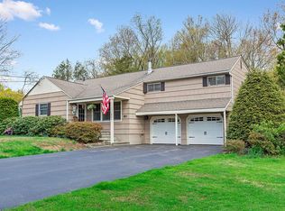 3743 Chesterfield Dr, Mohegan Lake, NY 10547