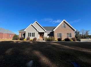 23 Naturalbrook Dr, Lumberton, NC 28360