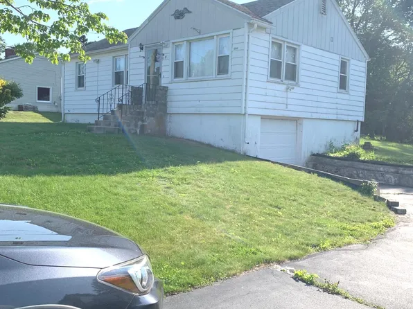 9 Hillcrest Avenue, Ledyard, CT 06339