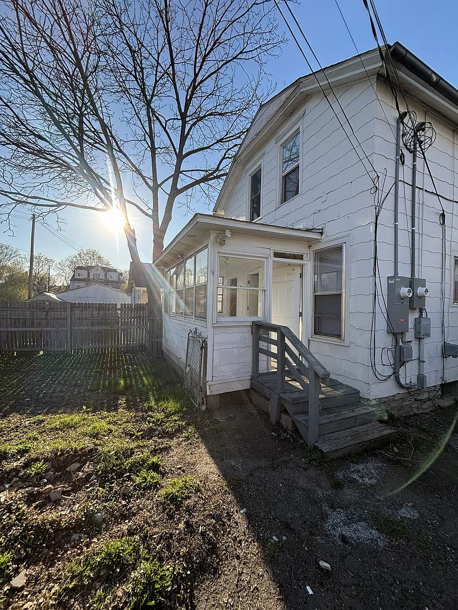 Building Photo - 472 Case Ave #2