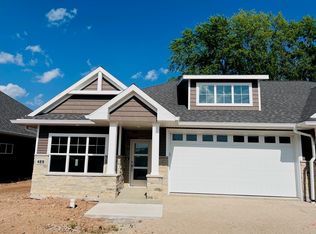 489 Papermill Cir, Kimberly, WI 54136