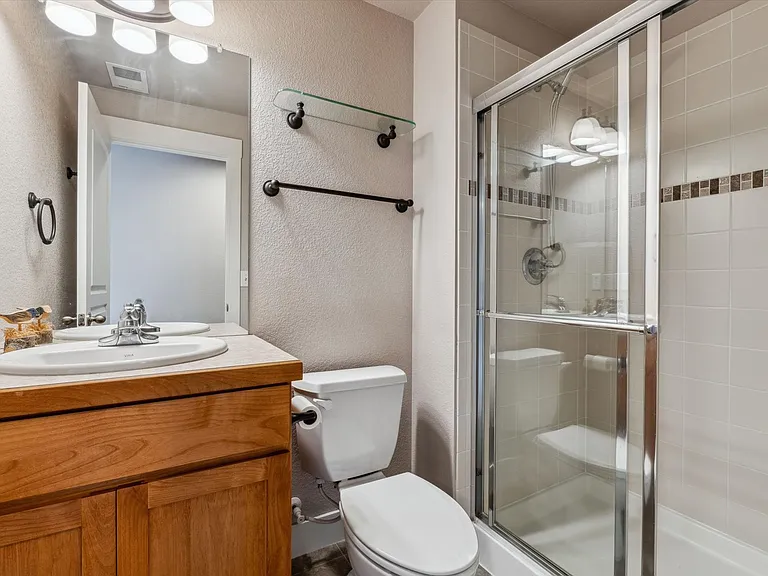 1038 Village Cir — Photo 17