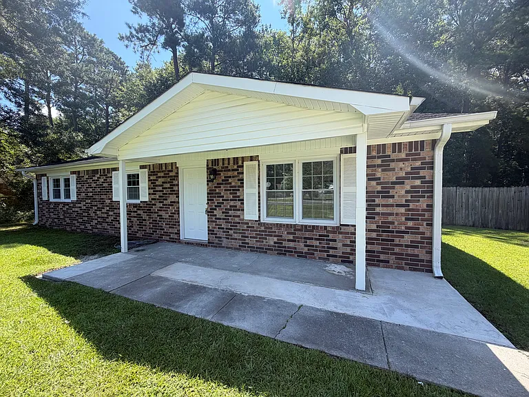 230 Stonebrook Dr — Photo 3