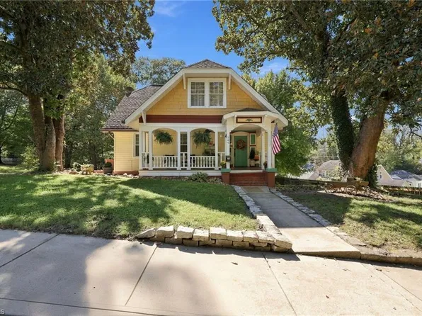 149 W Elm St, Mount Airy, NC 27030