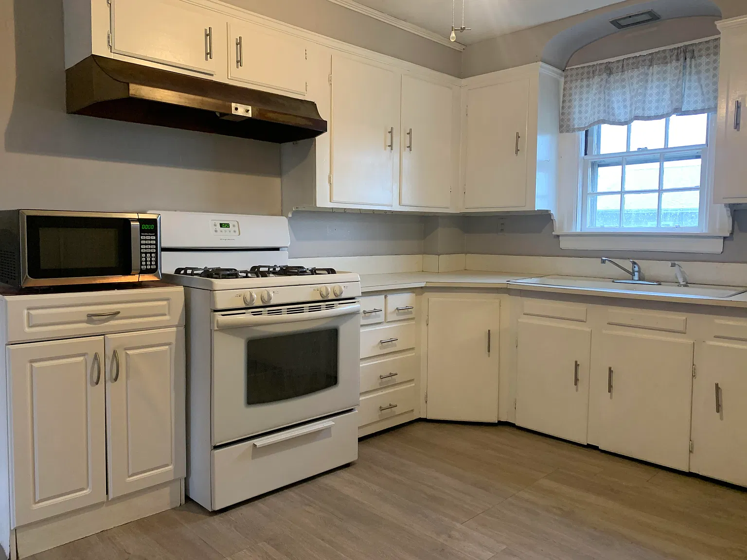 2 bed, 800 sqft, $2,000 — Photo 4