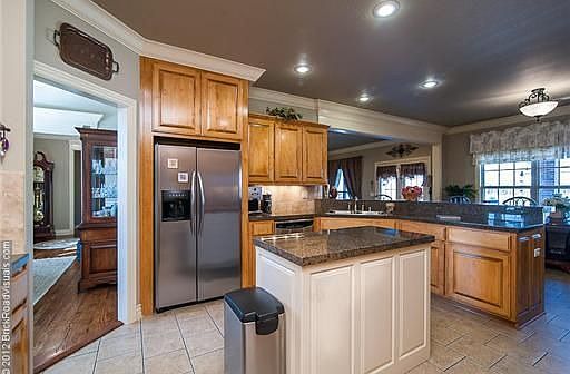 4th image of 936 Aylesbury Ln