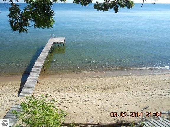 2nd image of 1063 S Lake Ave