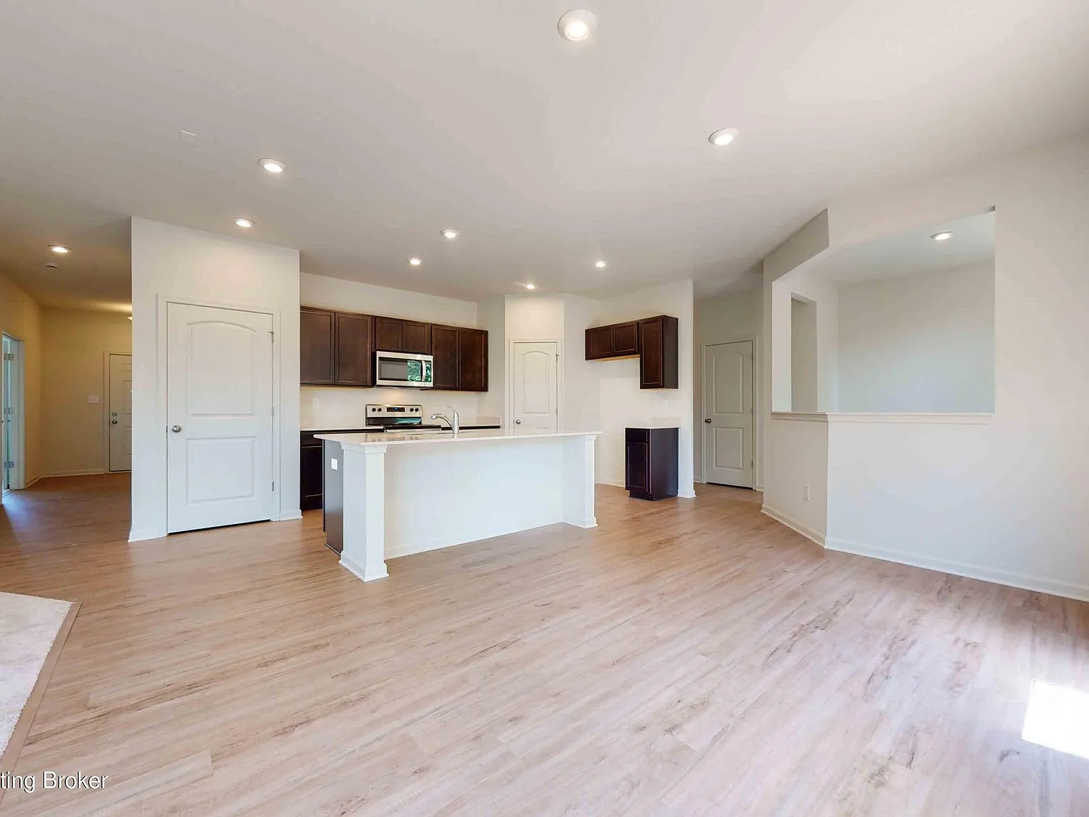 3 bed, 2.5 bath, 2605 sqft, $2,900 — Photo 3
