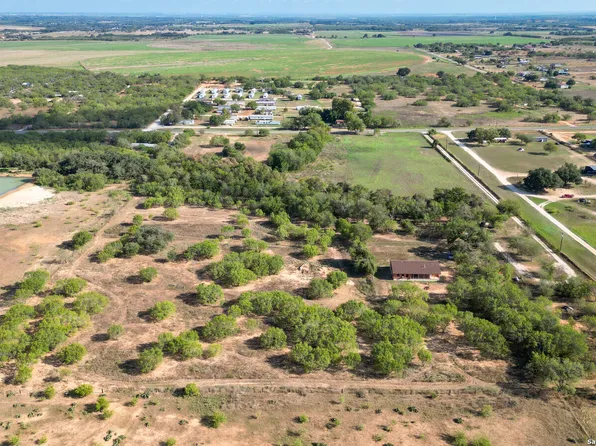 3414 FM 3175, Lytle, TX 78052