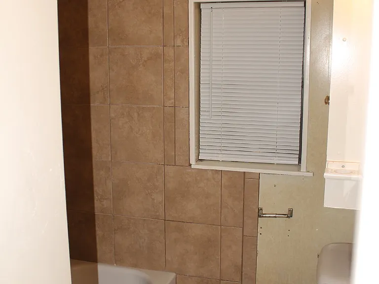 2305A Hillwood Dr S — Photo 5