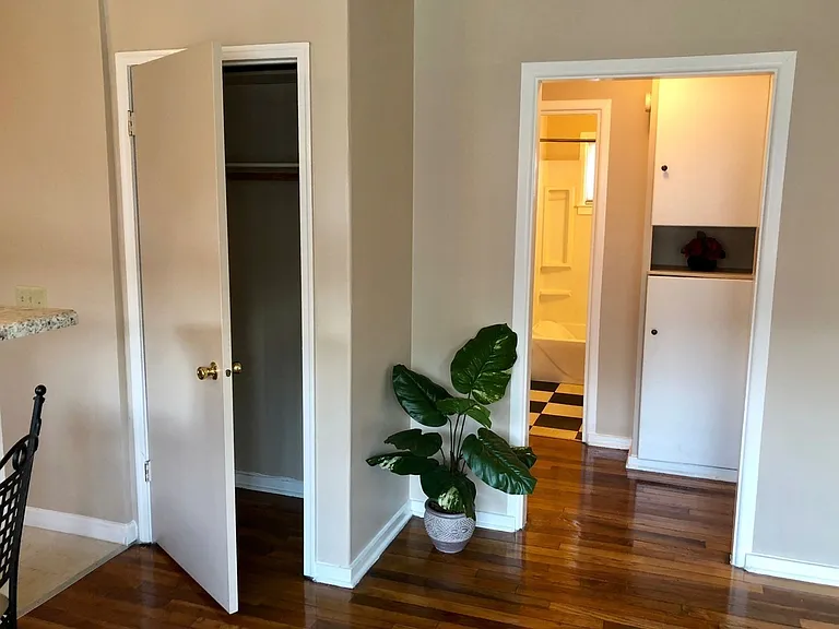 Maple Court — Photo 7