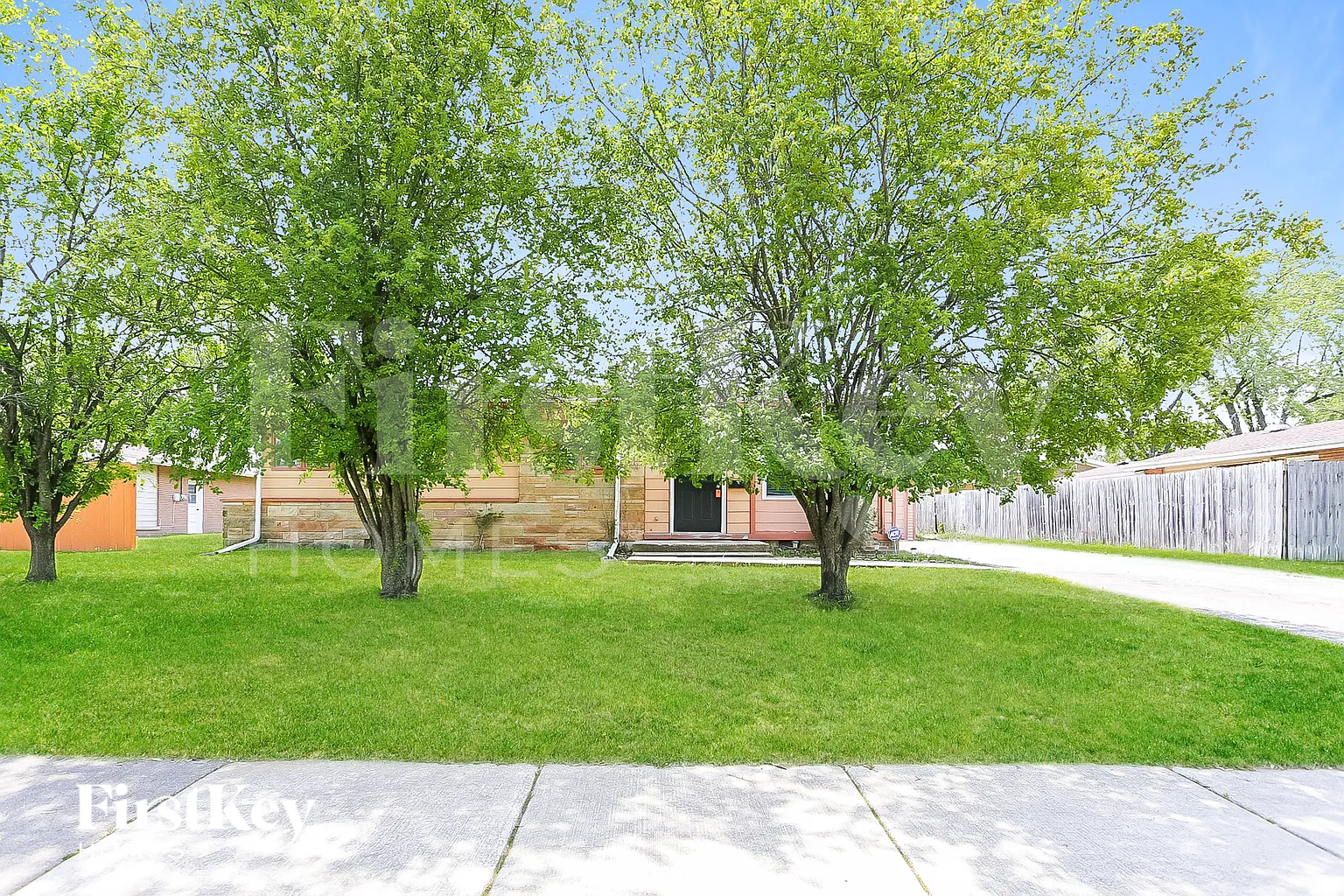 209 E Myrick Ave photo 1
