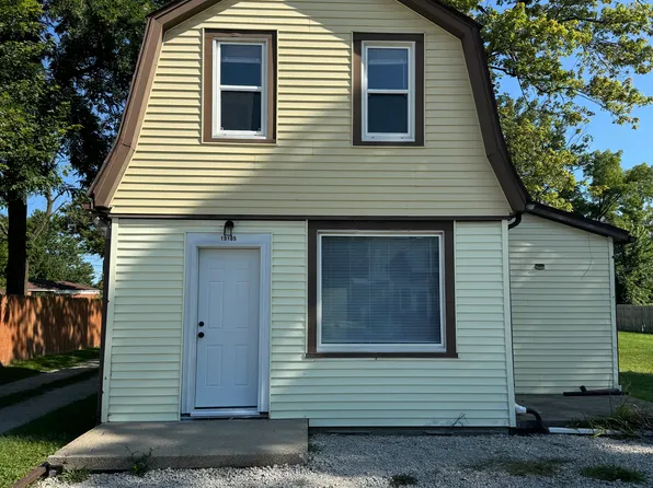 19105 Masonic Blvd, Roseville, MI 48066