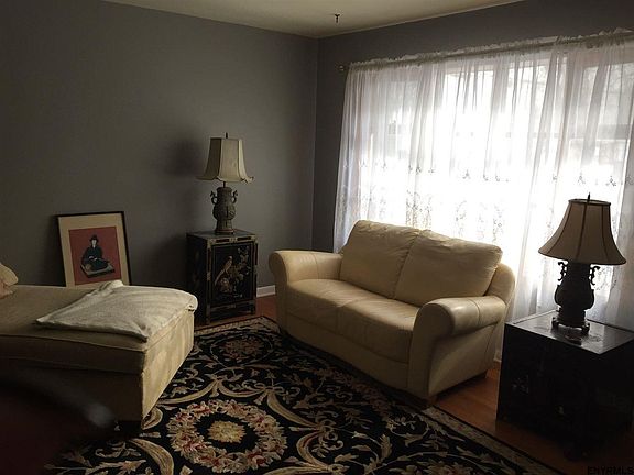 2nd image of 11 Eden Ln