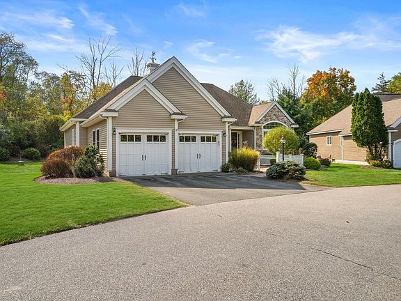 3rd image of 12 Silver Brook Ln