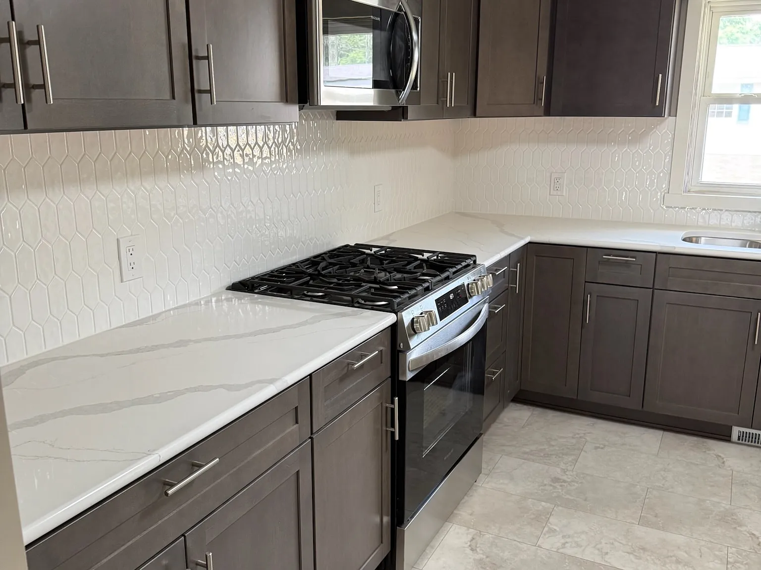 3 bed, 2.5 bath, 1932 sqft, $2,500 — Photo 2