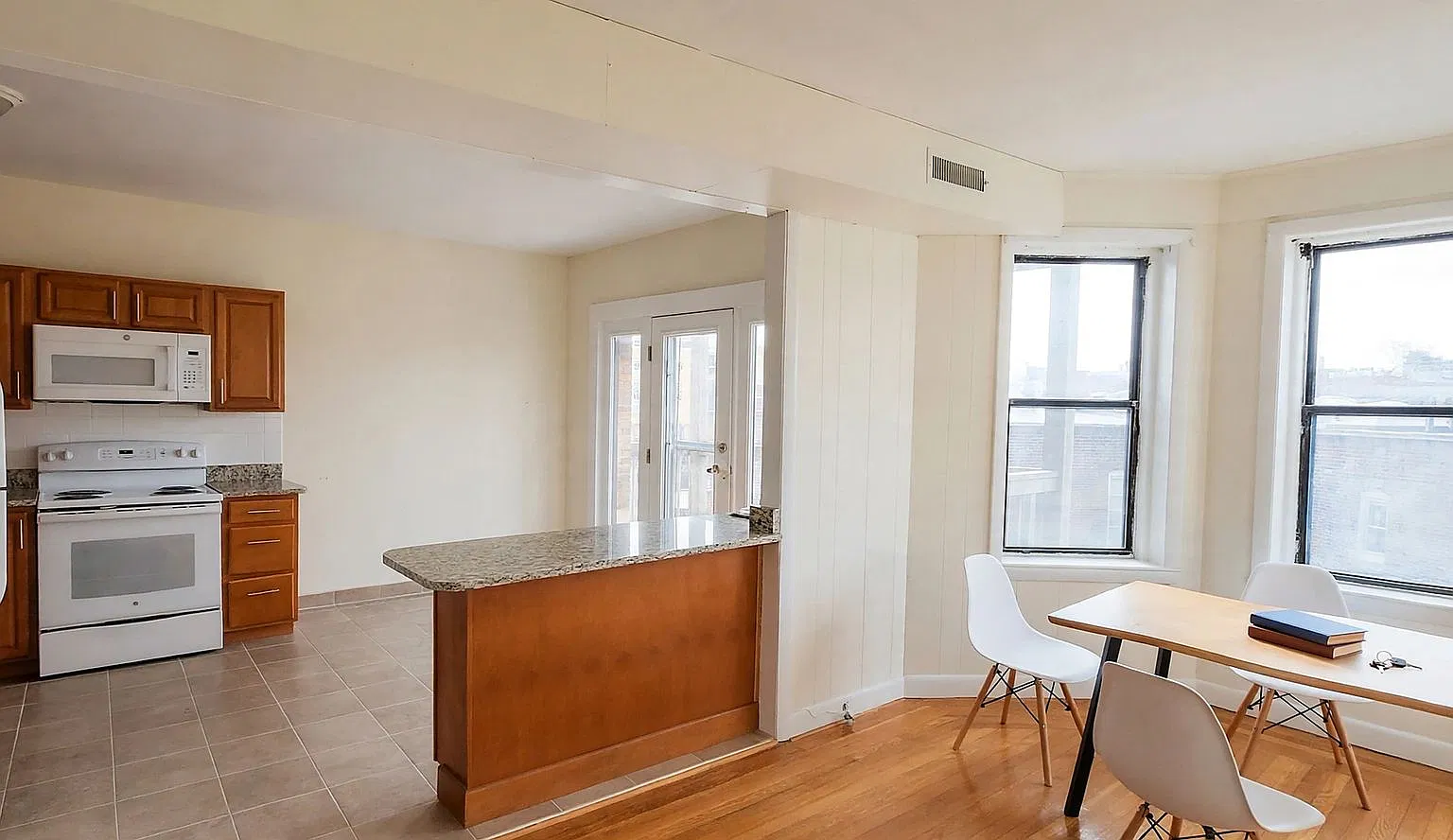 1126 Commonwealth Ave — Photo 1