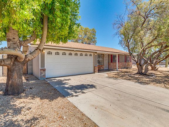 2nd image of 2158 E Catalina Ave