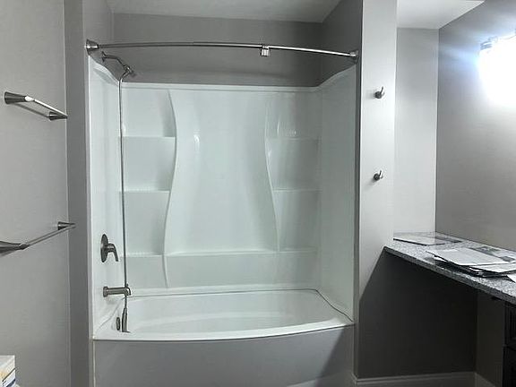 Owner_s bath with deep tub