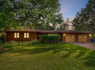 1409 Robinwood Ln, Faribault, MN 55021