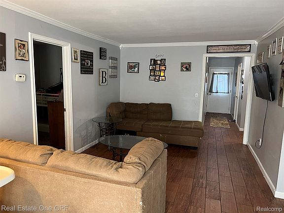 3rd image of 8216 & 8220 Lakeshore Rd