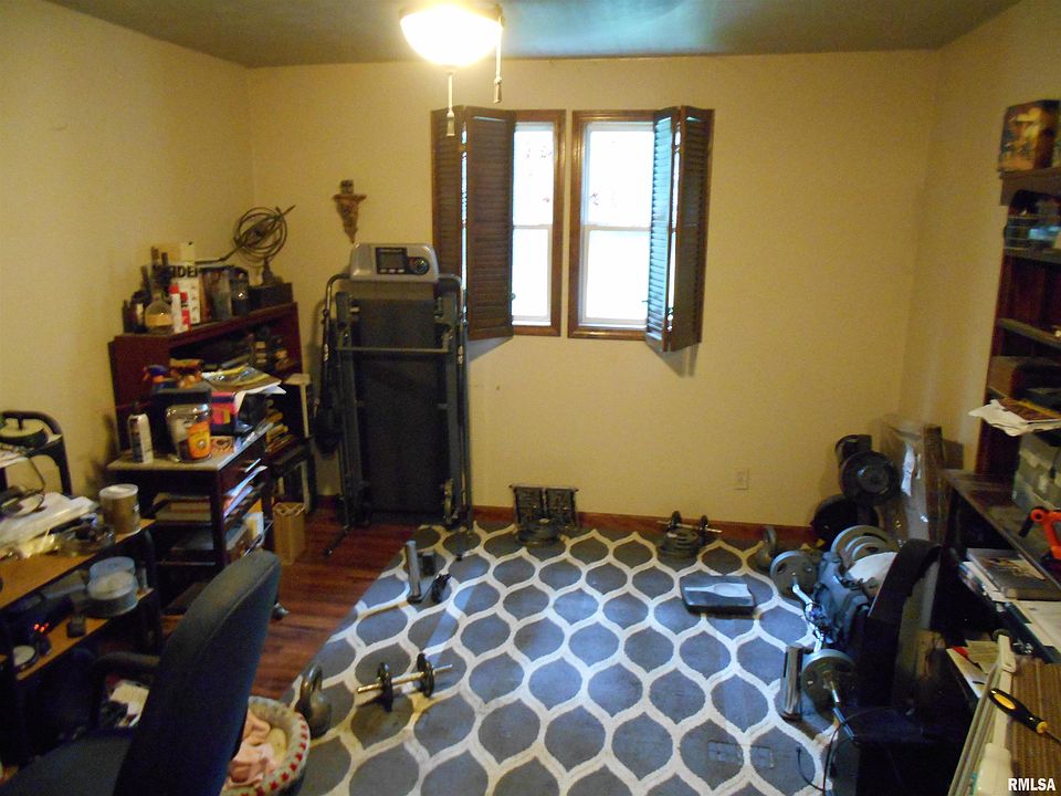 7th image of 309 E Franklin St