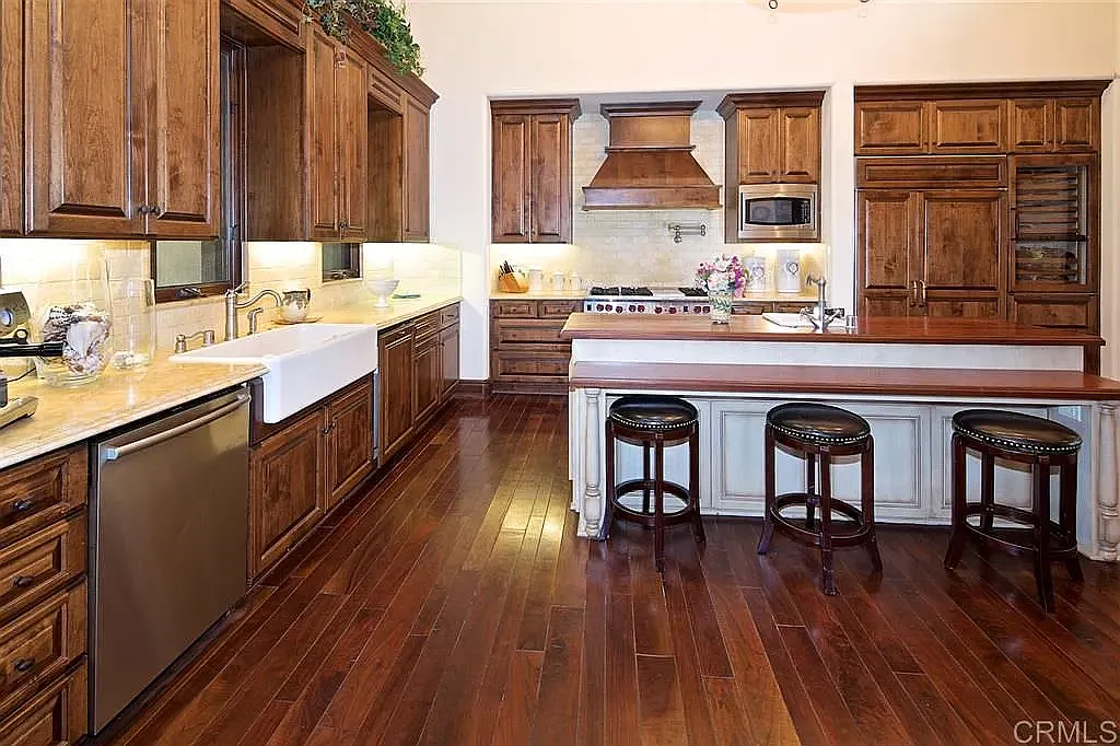 5 bed, 6136 sqft, $20,000 — Photo 3