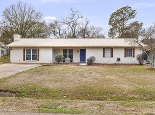 203 NW 4th St, Flora, MS 39071