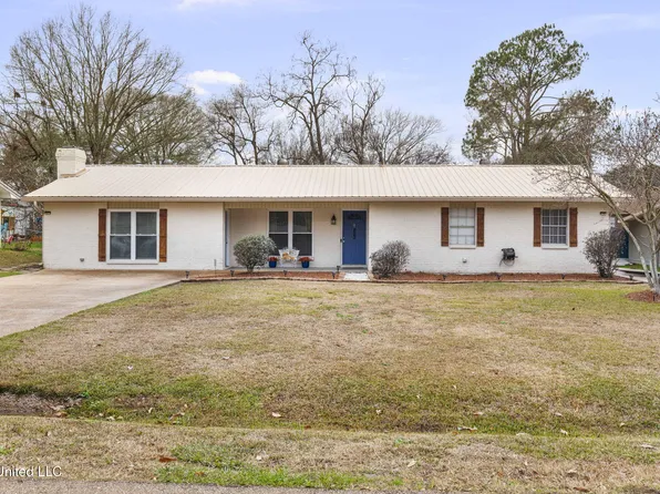 203 NW 4th St, Flora, MS 39071