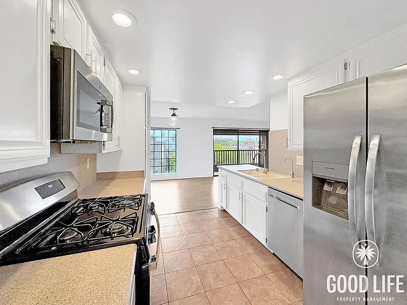 2 bed, 2.5 bath, 1446 sqft, $5,150 — Photo 3