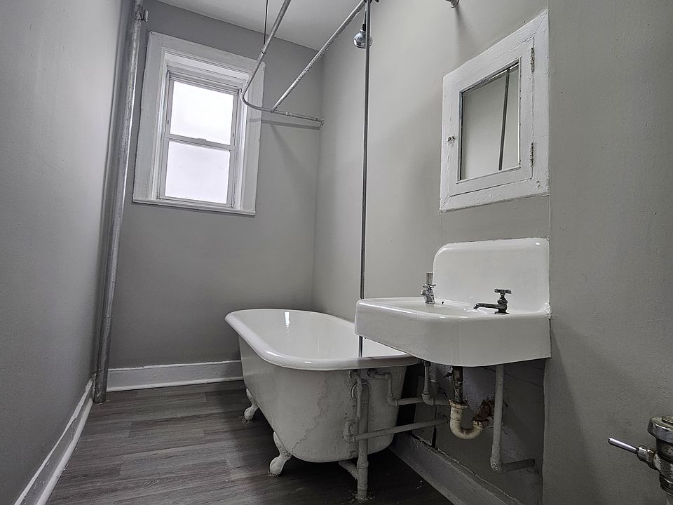 2nd image of 1114 7th St APT 4