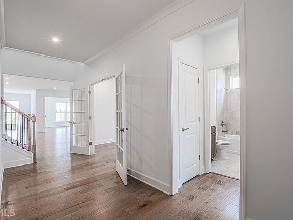 5th image of 362 Elkins Pl