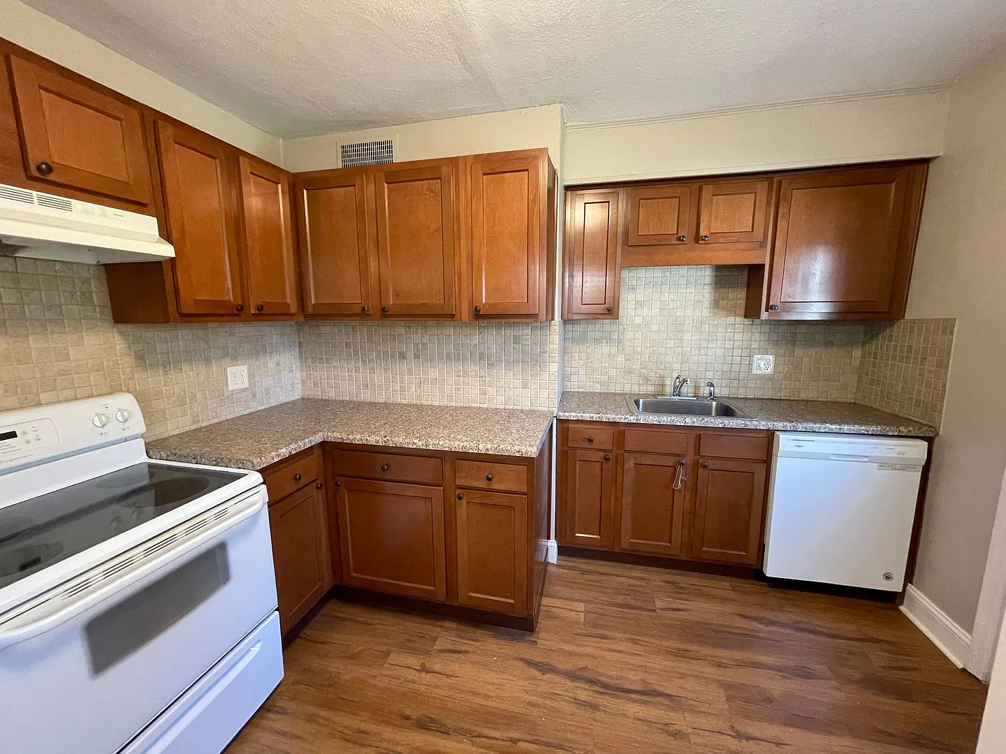 2 bed, 1.0 bath, 800 sqft, $1,250 — Photo 4