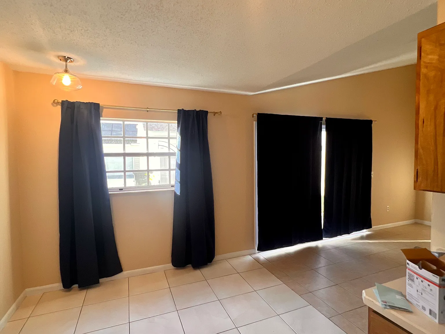 3 bed, 1070 sqft, $1,600 — Photo 3