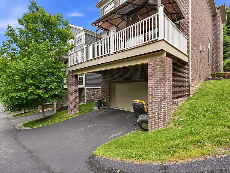 390 Bradley St — Photo 29