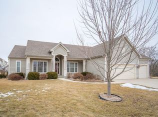 1924 Creekside Pl, West Bend, WI 53095