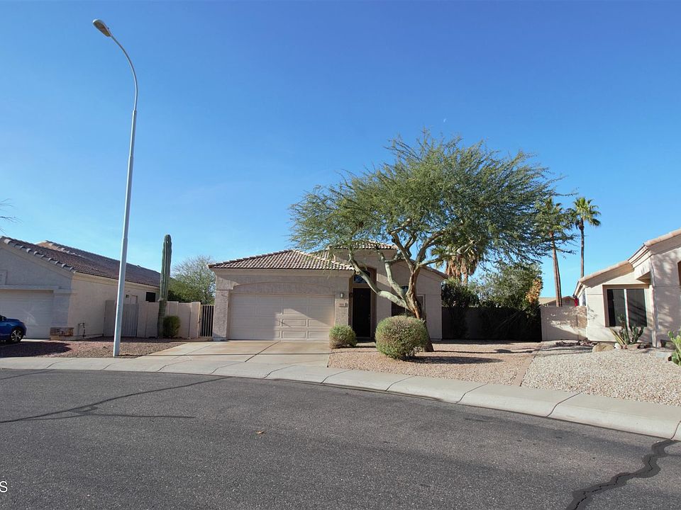 1st image of 130 S Pineview Pl