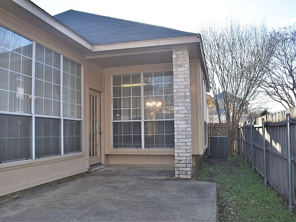 3rd image of 300 Lemontree Ln
