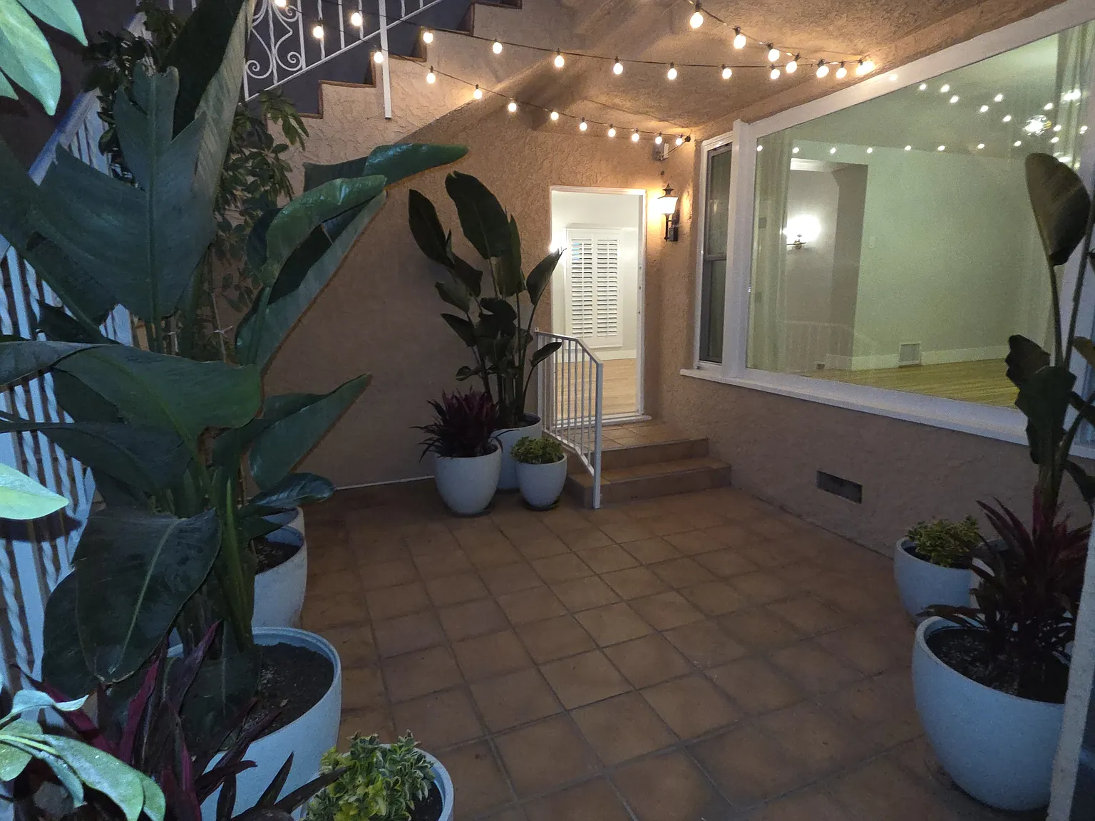 4 bed, 2000 sqft, $8,999 — Photo 1