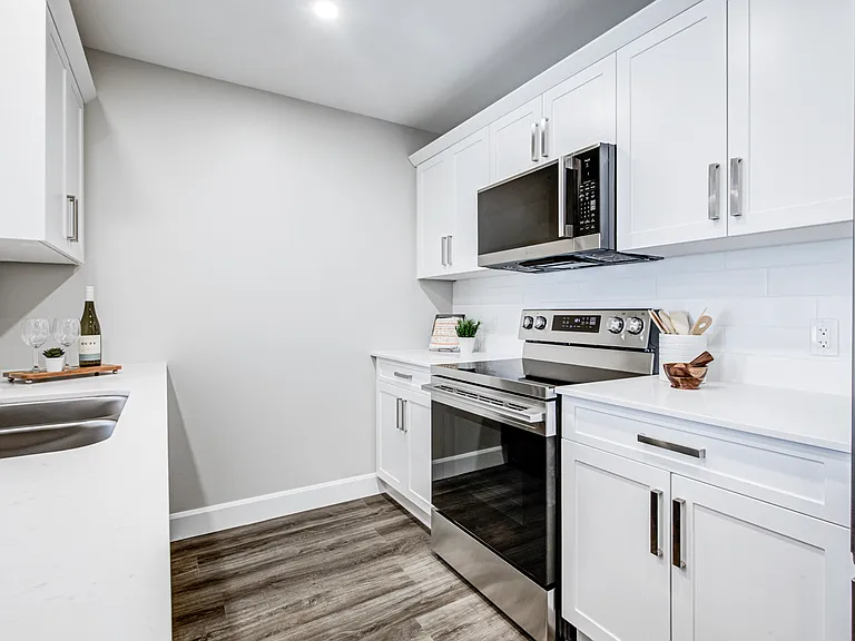 183 Wolfe St — Photo 15